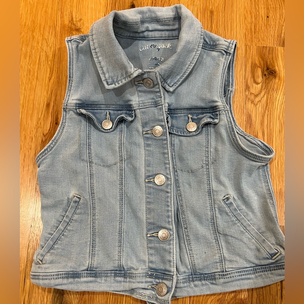 Target Cat & Jack sleeveless denim jacket. Girls size L 10/12.